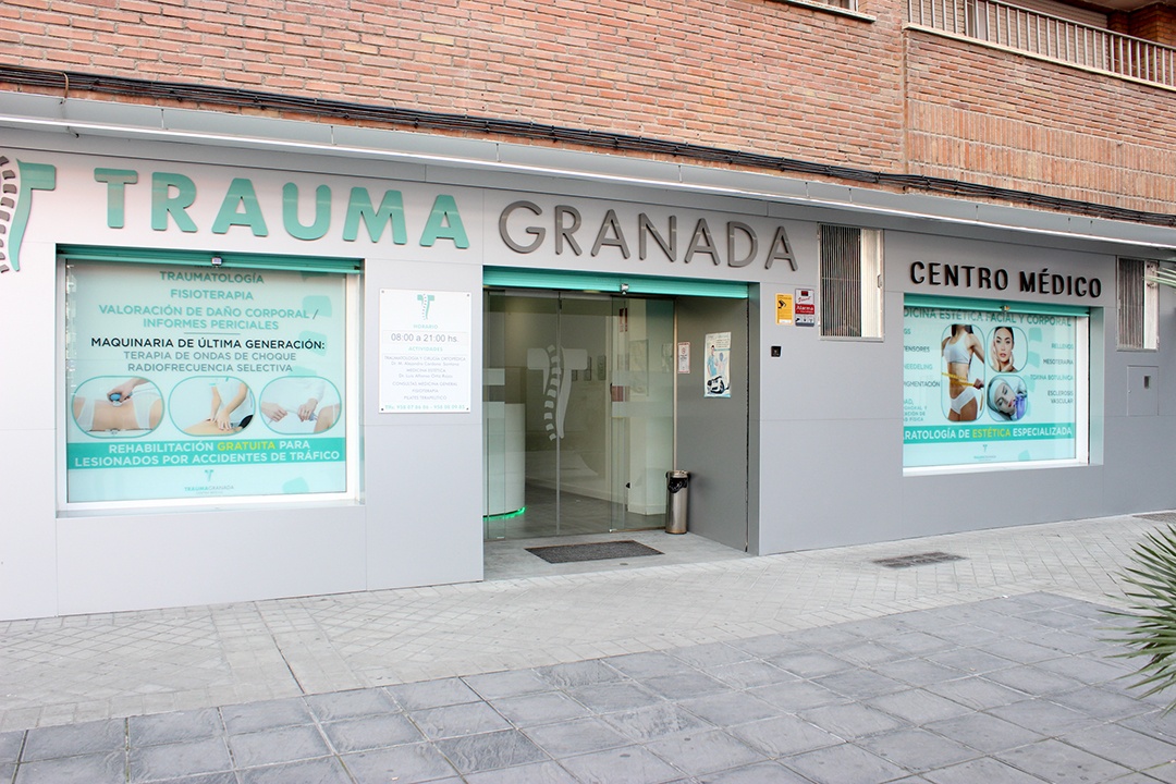 exterior del centro médico de Granada Trauma Granada