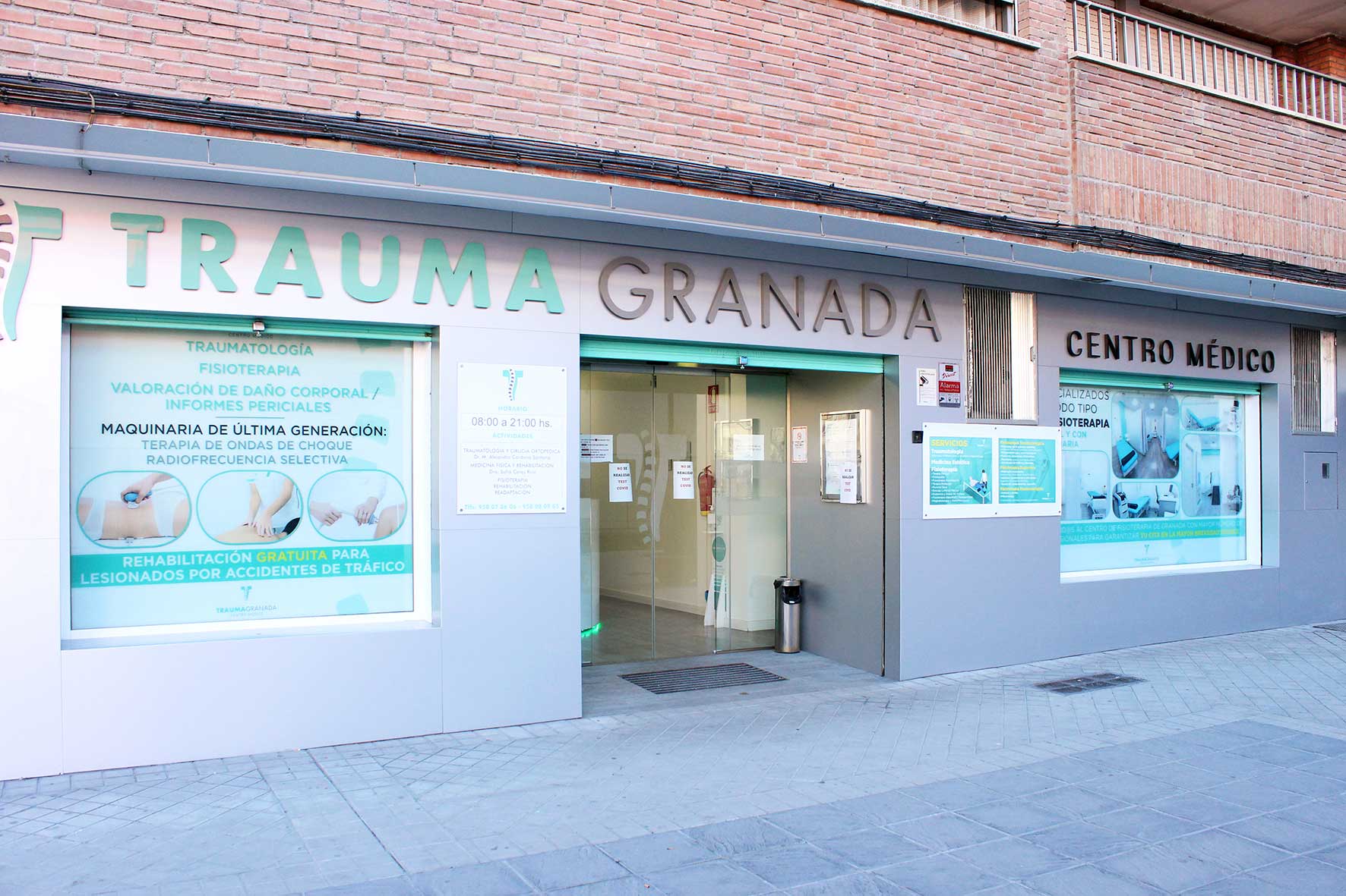 exterior de la clínica de fisioterapia en Granada Trauma Granada y centro de traumatología en Granada